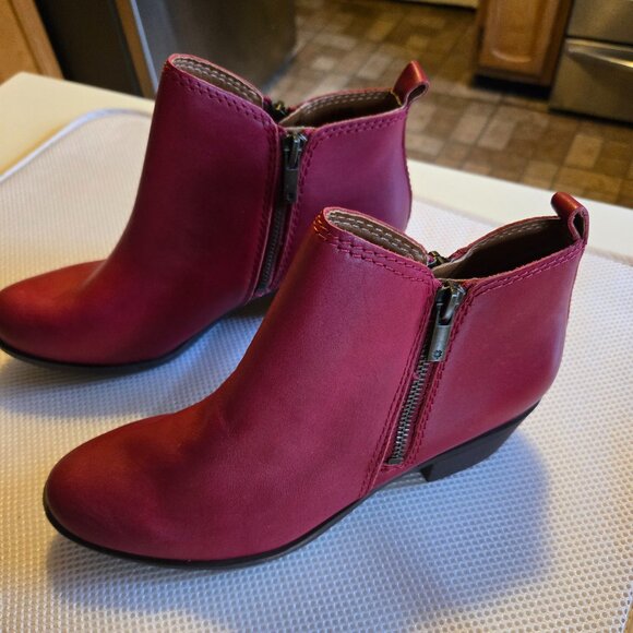 Red Lucky Brand 8 W booties, never been worn - Picture 2 of 4